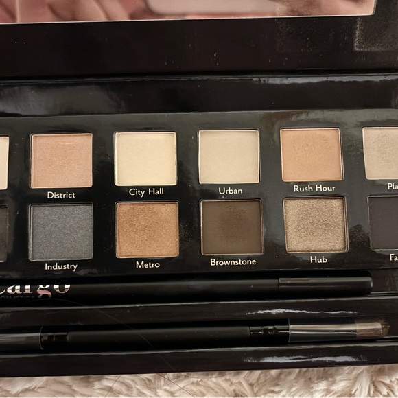 Cargo Cosmetics Essentials Eyeshadow Palette - Picture 4 of 5